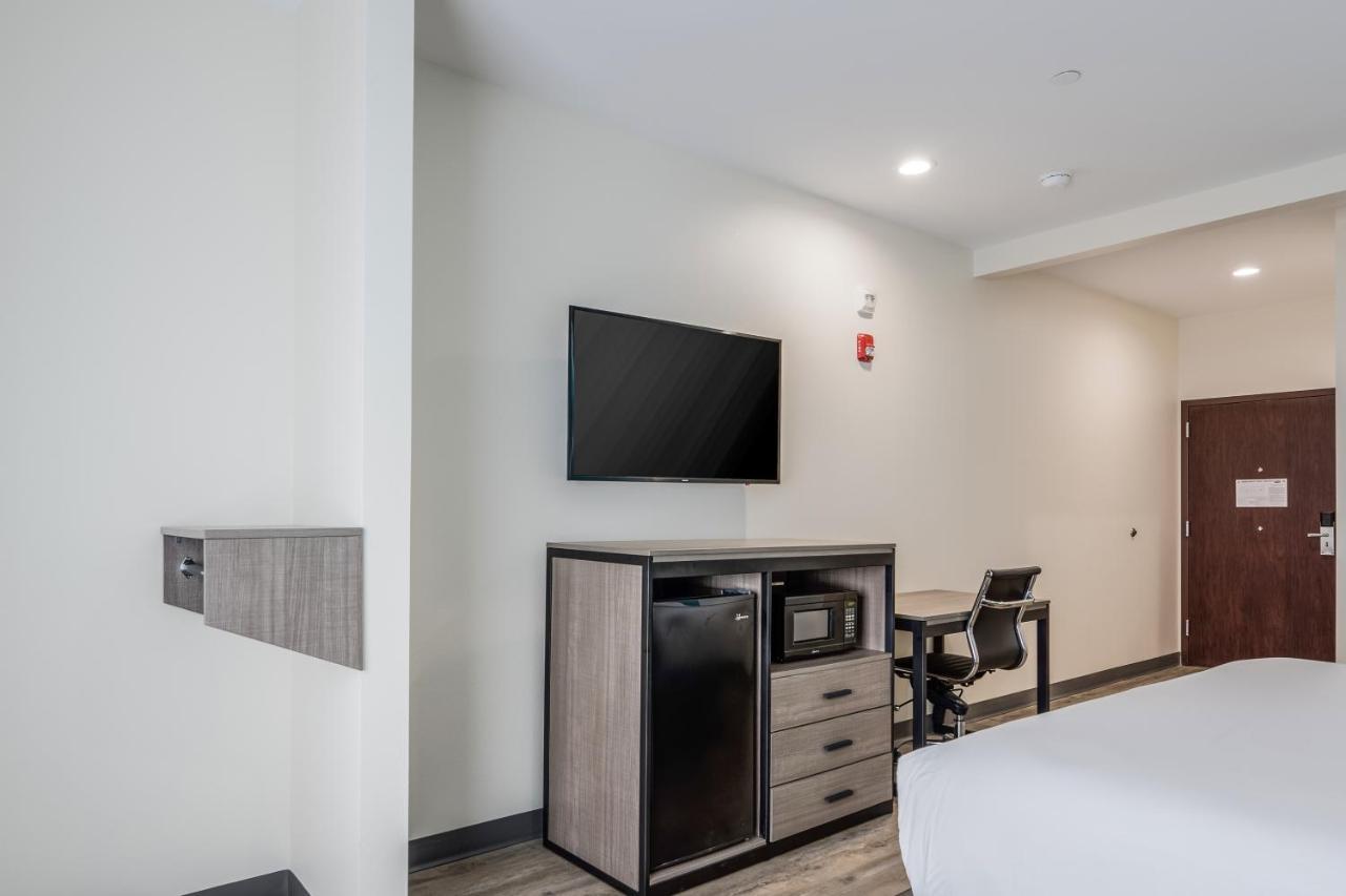 Americas Value & Hotel